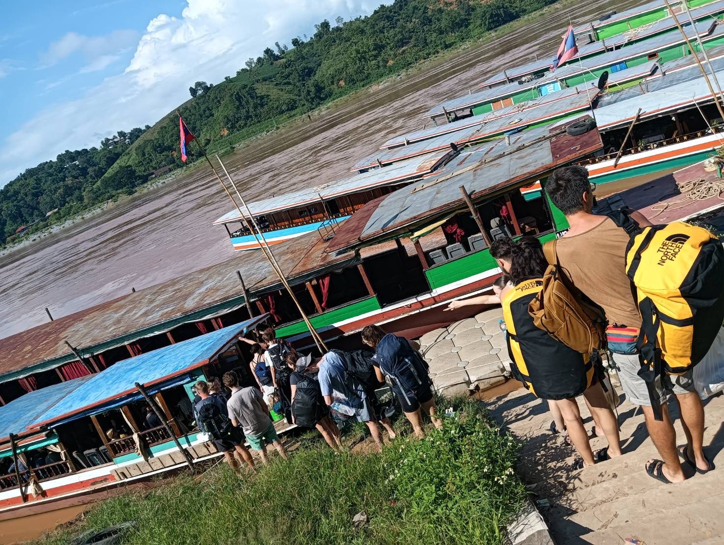 Slow boat ticket and border assistance by Lanchang Travel